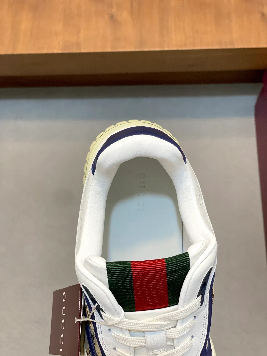 Men's Shoes 💰660 𝐆𝐮𝐜𝐜𝐢 𝐑𝐞-𝐖𝐞𝐛 As the first sneaker created by Sabato De Sarno for Gucci, the Re-Web series reinterprets the brand's classic stripes and sets off the modern silhouette design with bold and unique details. These shoes are crafted from white leather. This new sneaker is ingeniously decorated with many of the brand's classic details, and is equipped with a bright red and green webbing tongue, which will make people fall in love at first sight. White leather treated with a special process for softness and luster, with an embossed grainy texture. Script Gucci logo and interlocking G web label with Interlocking G and script Gucci logo. Rubber outsole with interlocking G detail eyelets. Web tongue. Size: 39-44 (customized for sizes 38 and 45)